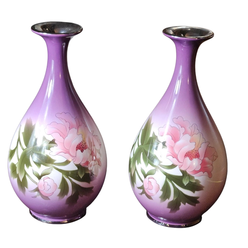 Set Of 2 Kokusui Floral Art Glass Vases.